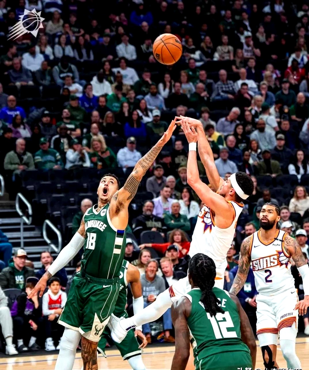 包含赛地聚焦——NBA季后赛清晨热度飙升，阿贾克斯防线松动，媒体盛赞，更衣室氛围转暖的词条